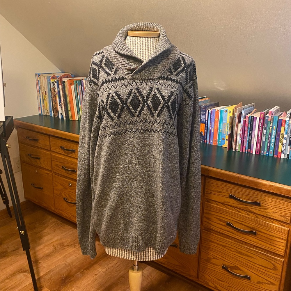 Haggar Men's Pullover Sweater Size Large Grey With Wooden Button Closure
